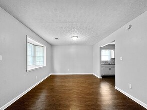 9289 Forest Knoll Dr in Jonesboro, GA - Building Photo - Building Photo