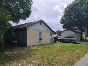 1757 N Woodland Blvd in DeLand, FL - Building Photo - Building Photo