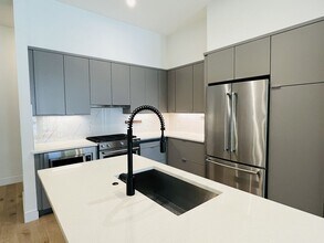 713 S Logan St in Denver, CO - Building Photo - Building Photo