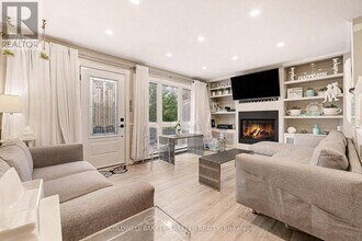 19 Peary Way in Ottawa, ON - Building Photo - Building Photo