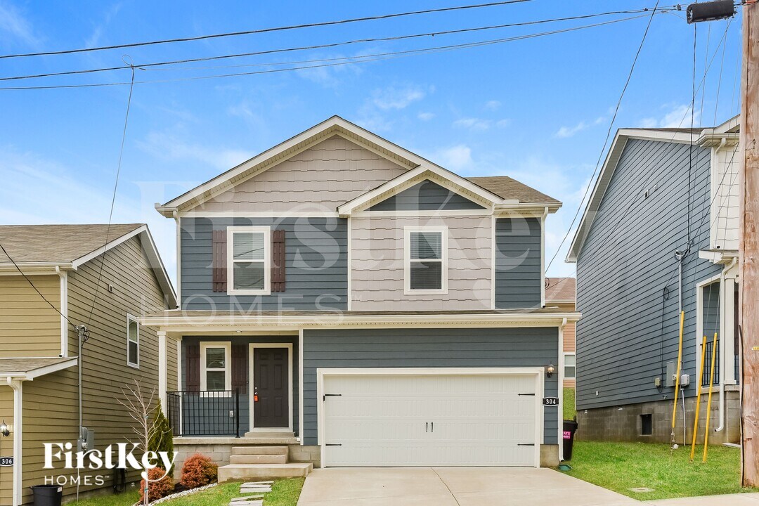 304 Sportsman Dr in La Vergne, TN - Foto de edificio