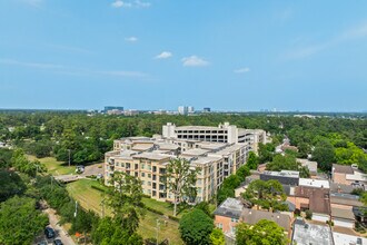 7-Seventy in Houston, TX - Foto de edificio - Building Photo
