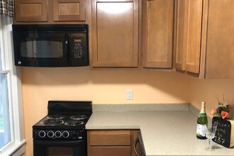 137 Grosvenor St in Athens, OH - Building Photo - Building Photo