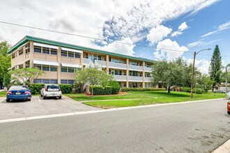 445 32nd Ave N in St. Petersburg, FL - Building Photo - Building Photo