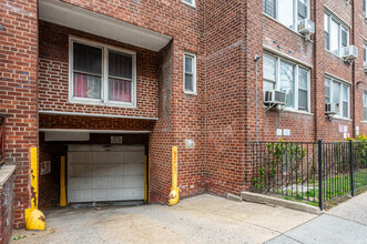 9915 66th Ave in Flushing, NY - Building Photo - Building Photo