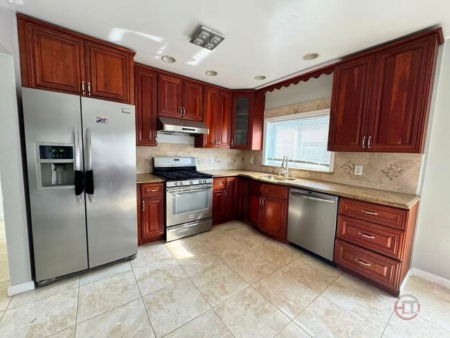 property at 3220 Lafayette Ave