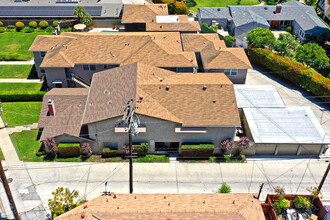 440 E San Antonio Dr in Long Beach, CA - Building Photo - Building Photo