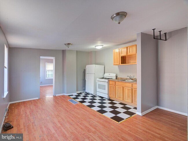 2033 E York St-Unit -2 in Philadelphia, PA - Building Photo - Building Photo