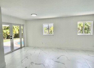 11520 SW 57th St in Miami, FL - Building Photo - Building Photo