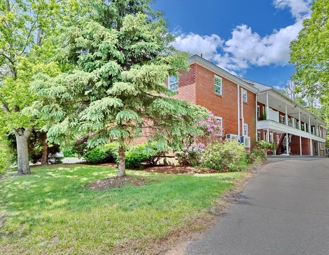 405 Washington St in Westwood, MA - Building Photo - Building Photo