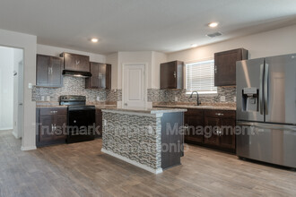 8135 Calisto Mnr in San Antonio, TX - Building Photo - Building Photo
