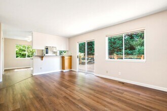 2535 Jones Ave NE in Renton, WA - Building Photo - Building Photo