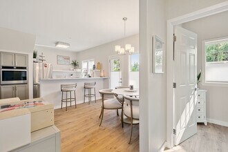 250 Jackson Creek Dr in Jacksonville, OR - Building Photo - Building Photo