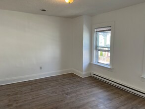 38 London St in Lowell, MA - Building Photo - Building Photo