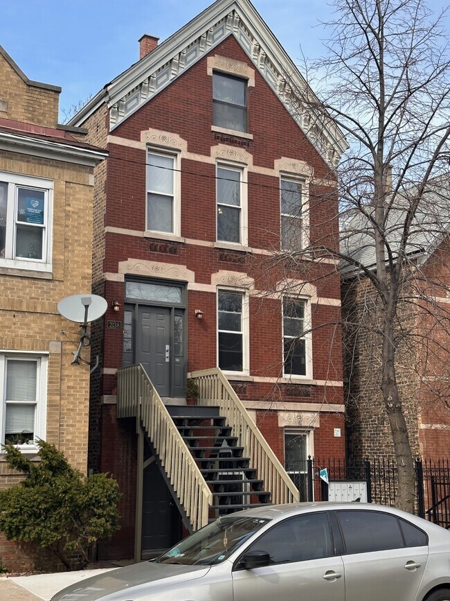 2138 W Webster Ave, Unit 1F