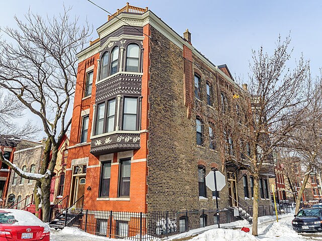 property at 1834 W Wabansia Ave
