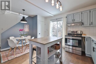 2491 Gerrard St E in Toronto, ON - Building Photo - Building Photo