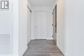 1007 The Queensway in Toronto, ON - Building Photo - Building Photo