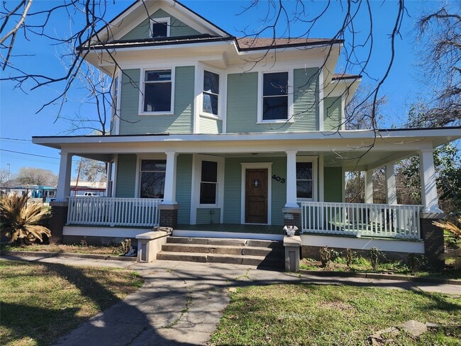 403 Farquhar St in Navasota, TX - Building Photo - Building Photo