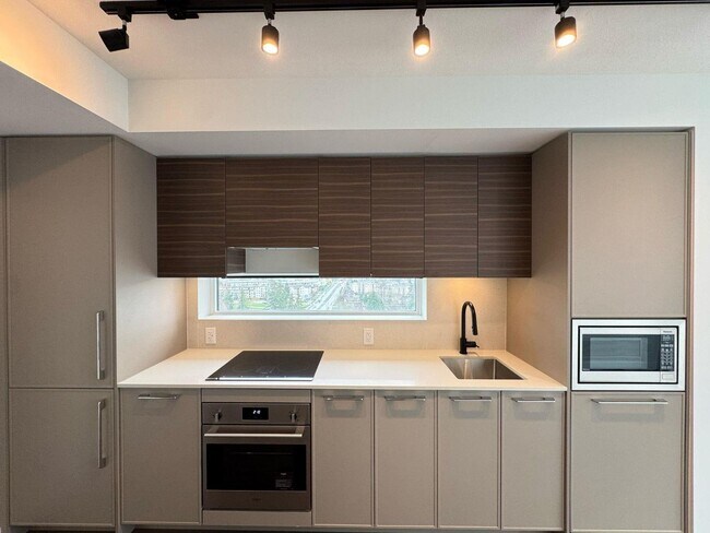13725 George Jct in Surrey, BC - Building Photo - Building Photo
