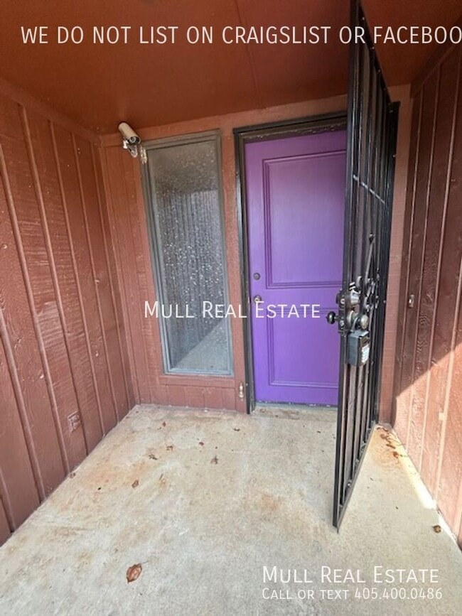 property at 2824 Silvertree Dr