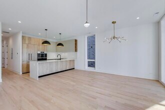 2456 W Cortez St in Chicago, IL - Building Photo - Building Photo