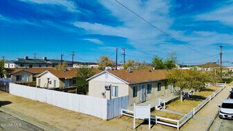1839 Elm St in Rosamond, CA - Building Photo