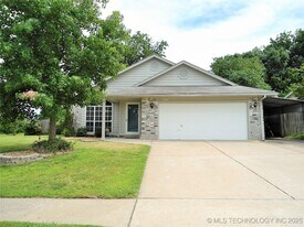 2201 W Quinton St, Unit 2 in Broken Arrow, OK - Building Photo