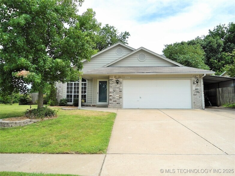 2201 W Quinton St, Unit 2 in Broken Arrow, OK - Building Photo