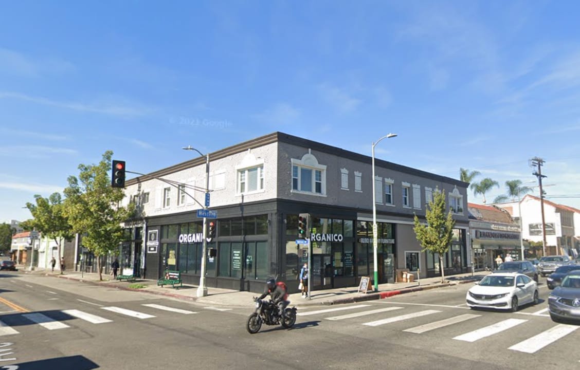 5001 Melrose Ave in Los Angeles, CA - Foto de edificio