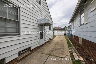 13428 St James Ave in Cleveland, OH - Foto de edificio - Building Photo