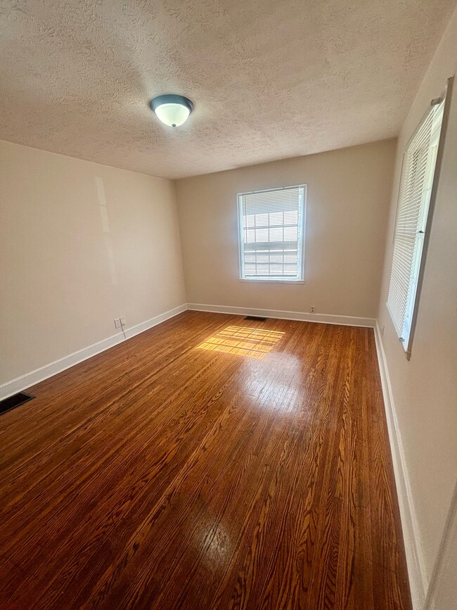 1305 Larchmont Ave in Louisville, KY - Building Photo - Building Photo