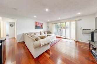 383 Langley Rd in Newton, MA - Building Photo - Building Photo