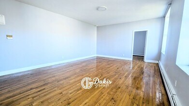 23-34 28th Avenue, 1 in Queens, NY - Building Photo - Building Photo