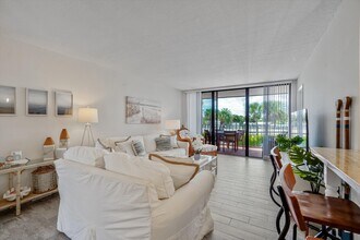 225 S Beach Rd in Jupiter, FL - Foto de edificio - Building Photo