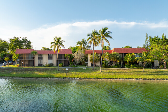 Northlake Village in Miami, FL - Building Photo - Primary Photo