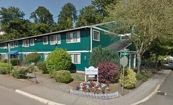 300 SE Main St in Estacada, OR - Building Photo