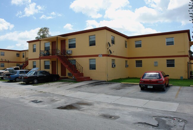 730-750 NW 101st St in Miami, FL - Building Photo - Building Photo