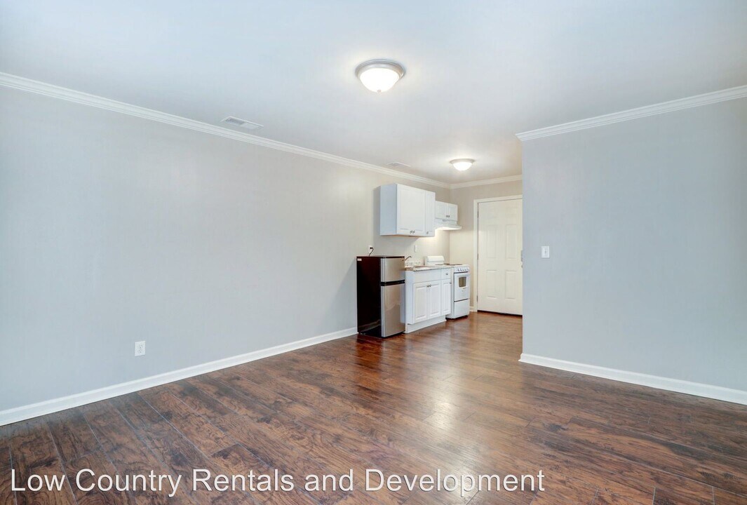 1602 E Henry St in Savannah, GA - Building Photo