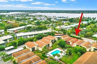 1811 SW Palm City Rd in Stuart, FL - Building Photo