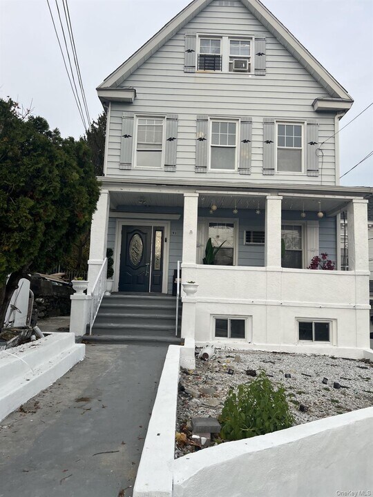 93 Winfred Ave in Yonkers, NY - Building Photo