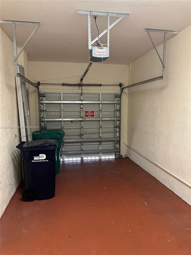 12488 SW 126th Ave in Miami, FL - Foto de edificio - Building Photo