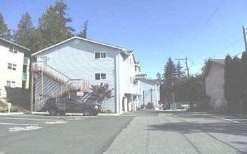 113-115 W Casino Rd in Everett, WA - Building Photo - Building Photo