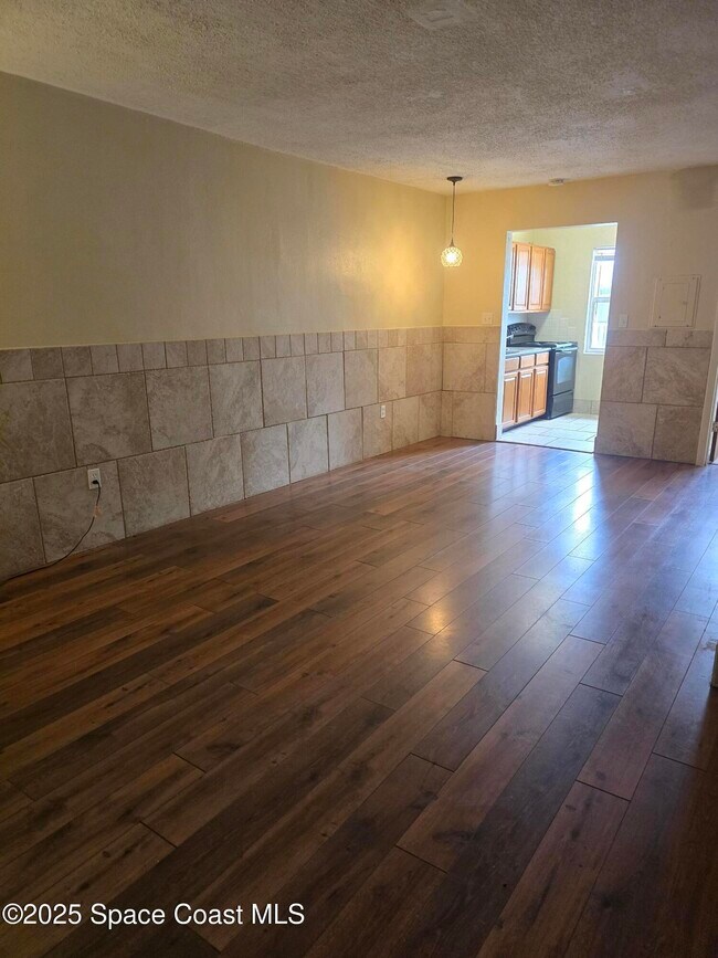 202 Caroline St in Cape Canaveral, FL - Building Photo - Building Photo