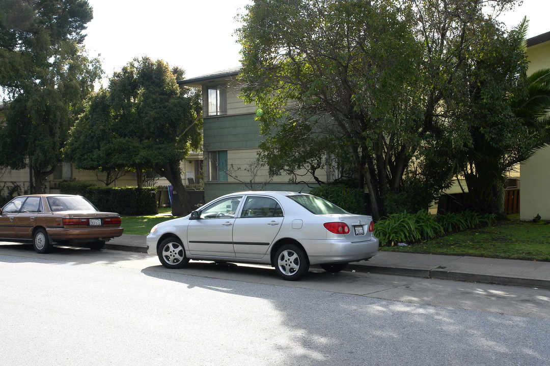 526 19th Ave in San Mateo, CA - Building Photo