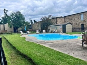 1020 W McNeese St in Lake Charles, LA - Building Photo - Building Photo