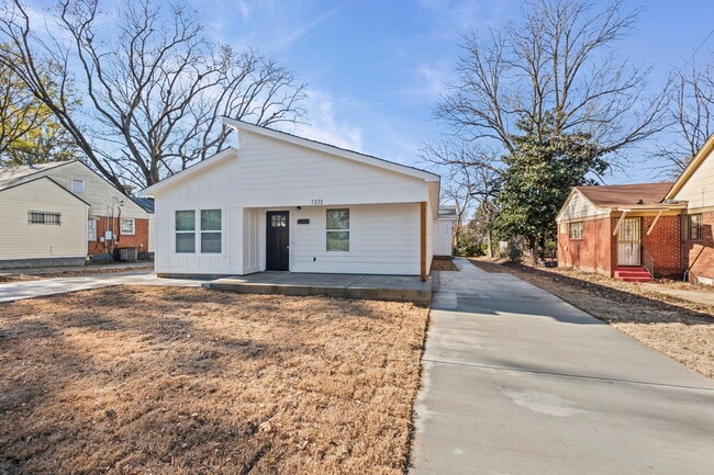 1375 Cooper St in Memphis, TN - Building Photo - Building Photo