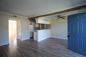 219 W F St in La Porte, TX - Building Photo - Building Photo