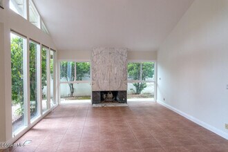 1074 Elfstone Ct in Westlake Village, CA - Building Photo - Building Photo
