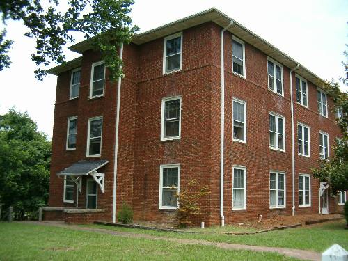 Collegiate Apartments in Mount Pleasant, NC - Building Photo